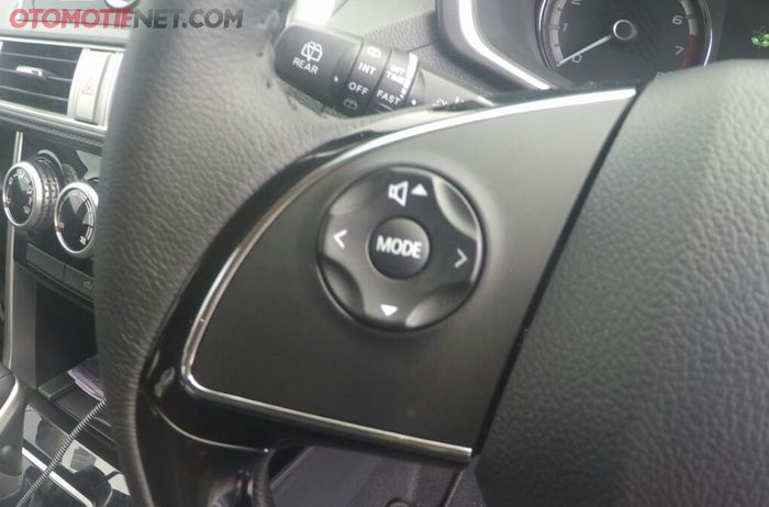 Hanya ada tombol pengatur audio saja di Mitsubishi Xpander Sport