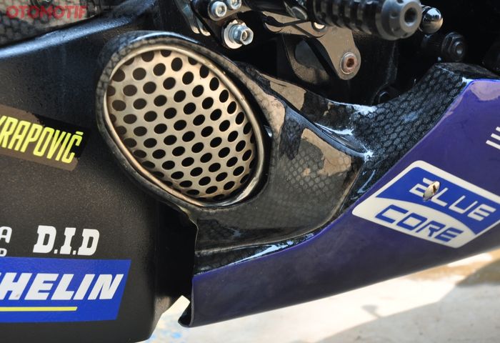 Knalpot slash cut persis seperti di besutan Rossi! 