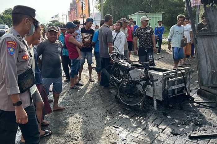 Pom mini terbakar di Situbondo, dua orang dibawa ke rumah sakit, satu motor ludes