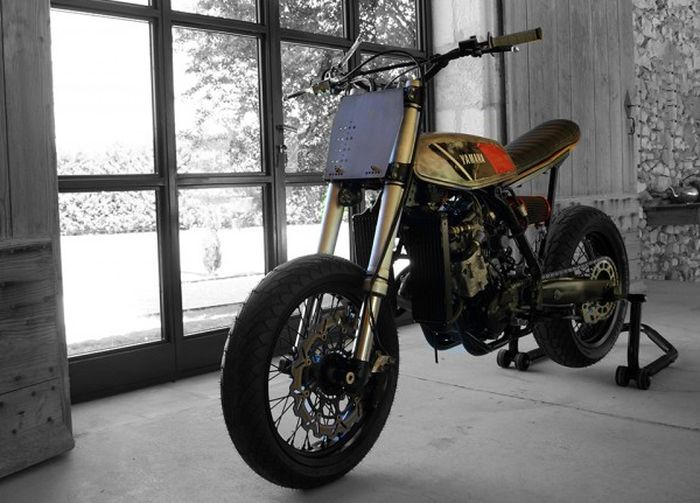 Husqvarna SM450R custom tracker-scrambler dari HIDE Brussels