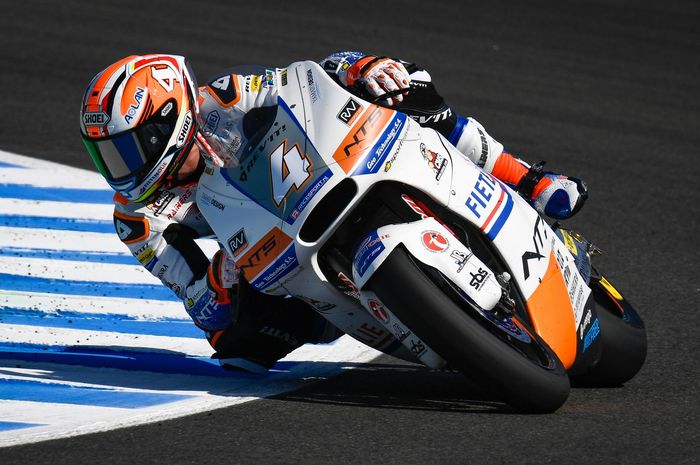 pembalap NTS RW Racing GP, Steven Odendaal jadi yang tercepat, sedangkan pembalap Indonesia, Dimas Ekky mengalami crash yang mengerikan