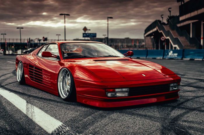 Modifikasi Ferrari Testarossa dengan tongkrongan kandas milik Kazuki Ohashi