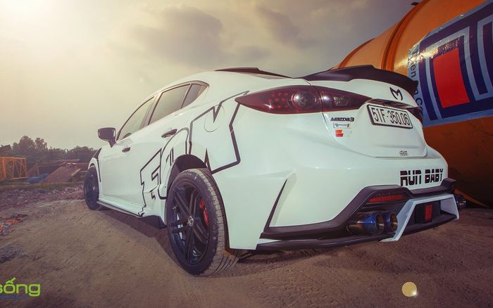 Tampilan belakang modifikasi Mazda3 asal Vietnam