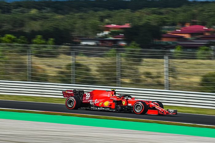 Carlos Sainz menyesal upgrade mesin di F1 Turki 2021