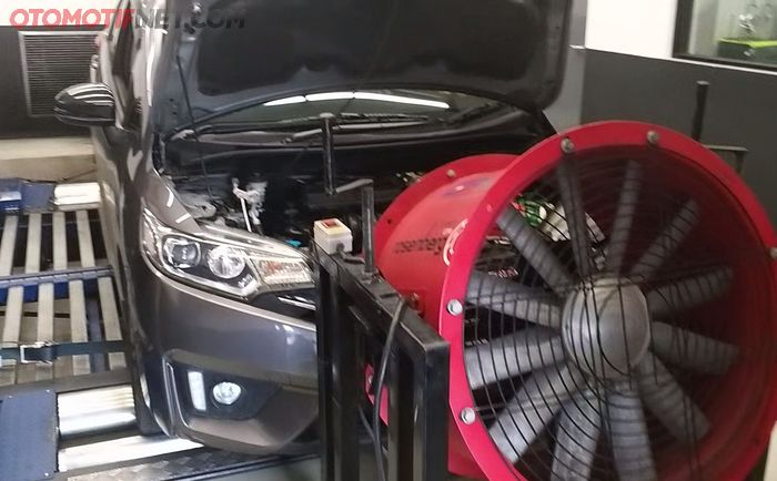 ILUSTRASI. Proses dyno test mobil
