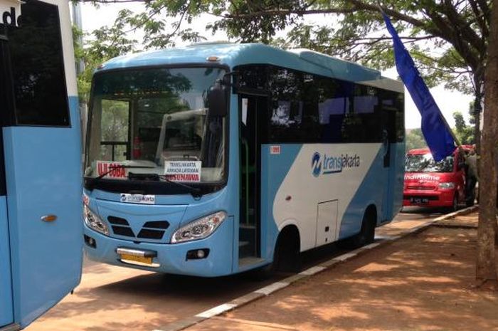 Bus pengumpan atau feeder bus yang disediakan Pemprov DKI Jakarta