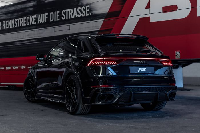 Modifikasi Audi RS Q8 juga dibekali body kit karbon dan pelek baru 23 inci