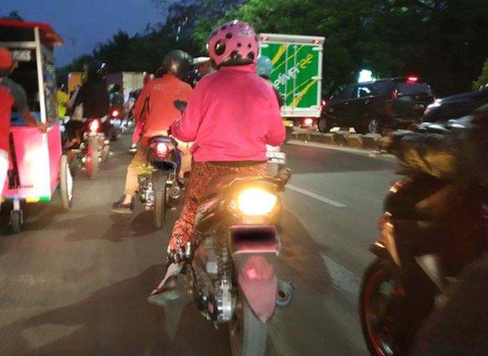 Ilustrasi pemakaian mika bening pada lampu belakang