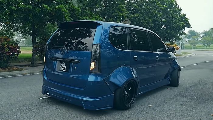 Tampilan belakang modifikasi Toyota Avanza bergaya Rocket Bunny