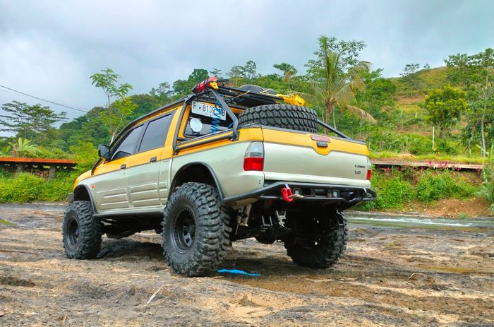 Modifikasi Mitsubishi Triton L200 mesin V6, bagian bak dipotong jadi pendek.