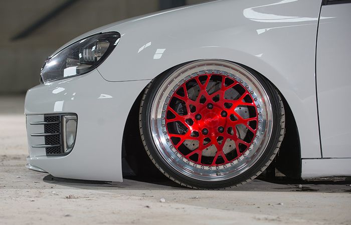 Pelek lansiran Rotiform BLQ-T ukuran 18 inci