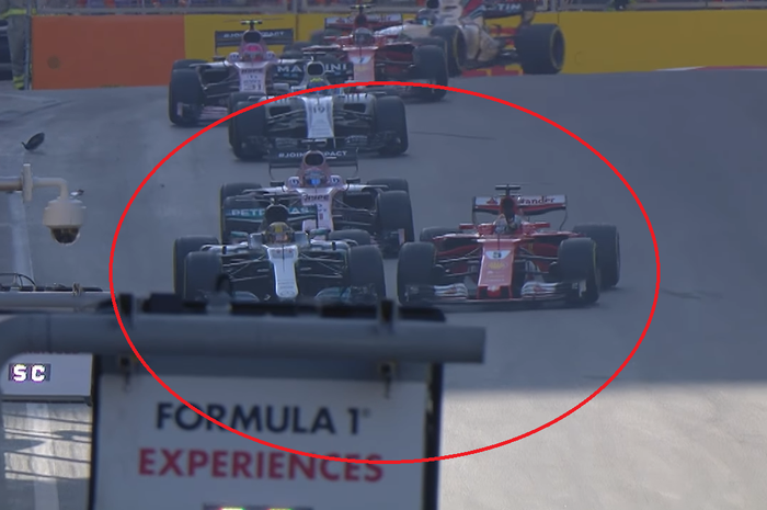 Sebastian Vettel dan Lewis Hamilton di F1 Azerbaijan 2017