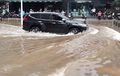Terjang Banjir, Benarkah Transmisi Mobil Bisa Jebol? Begini Penjelasan Bengkel