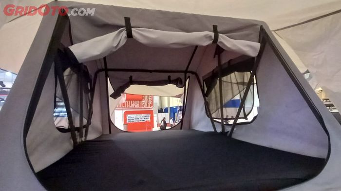 Madlife Overland menjual rooftop tent bisa buat city car dengan banderol Rp 5 jutaan