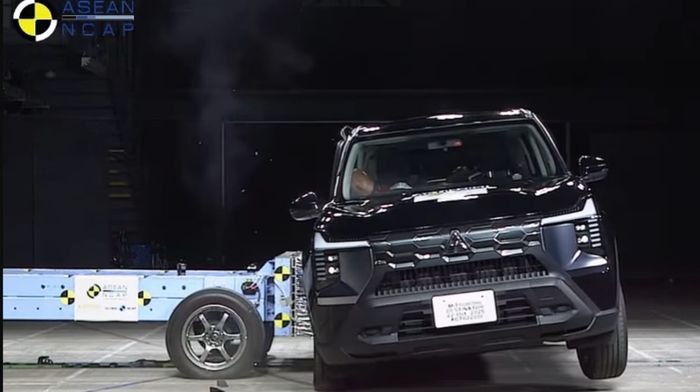 Uji tabrak samping Mitsubishi Destinator