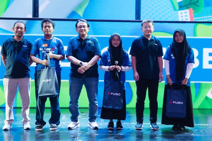 Selain aktivitas edukatif dan hiburan, KTB memberikan bantuan berupa peralatan sekolah kepada anak-anak panti asuhan