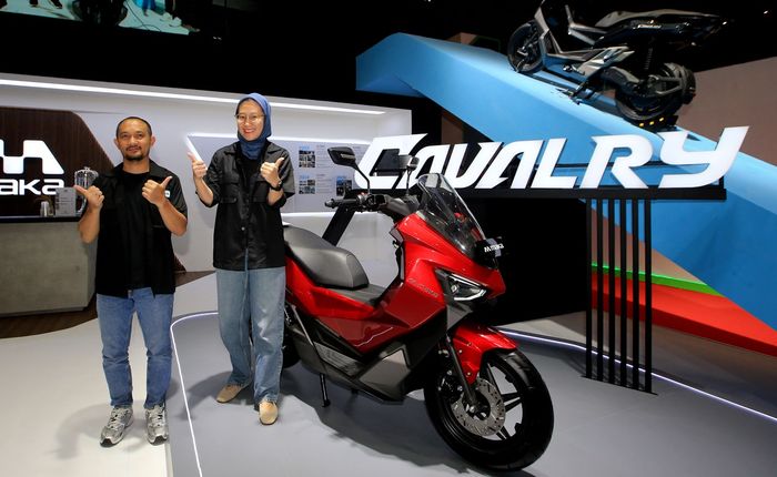 Ghalila Gumai, CMO Maka Motors (kanan), kunci membangun hubungan dengan konsumen adalah dengan layanan purnajual 
