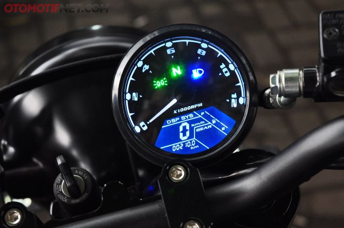 Kawasaki W175 Pasang Spidometer Digital, Informasi Jadi Makin Banyak