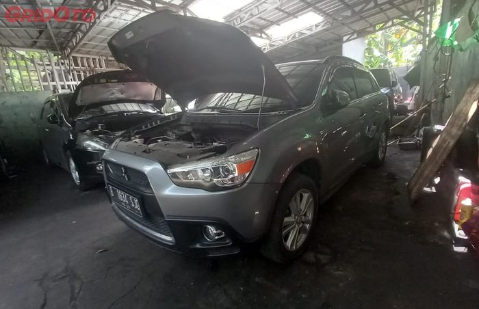 Mitsubishi Outlander Sport di bengkel Berlian Maju Motor