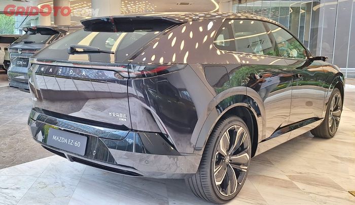 Mazda EZ-60 alias CX-6e 