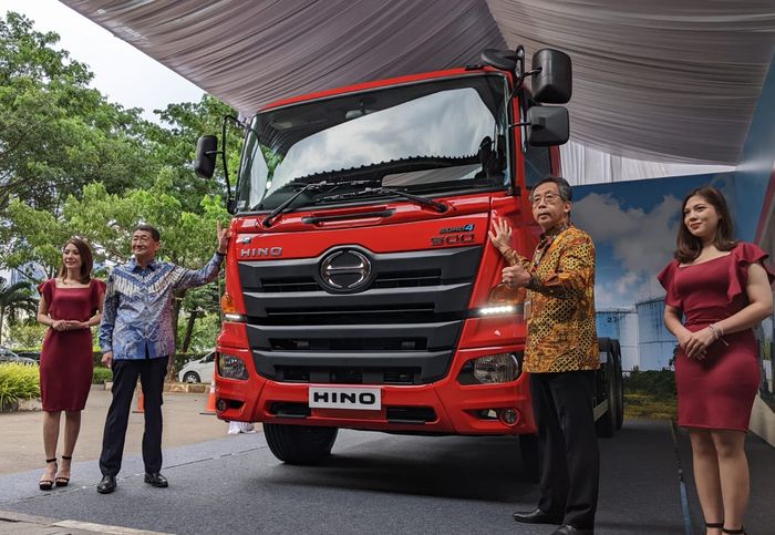 PT Hino Motors Sales indonesia (HMSI) hadirkan truk khusus pengangkut bahan berbahaya beracun (B3).