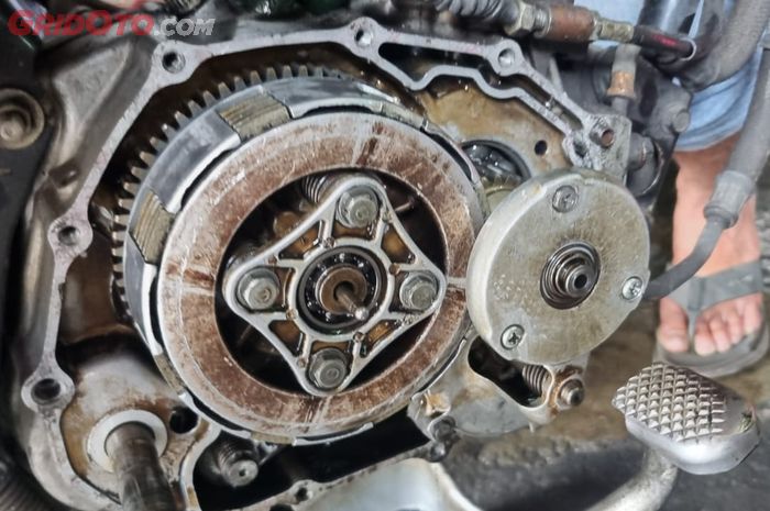 Biar paham, ini pertanda kampas kopling motor 'laki' minta ganti baru