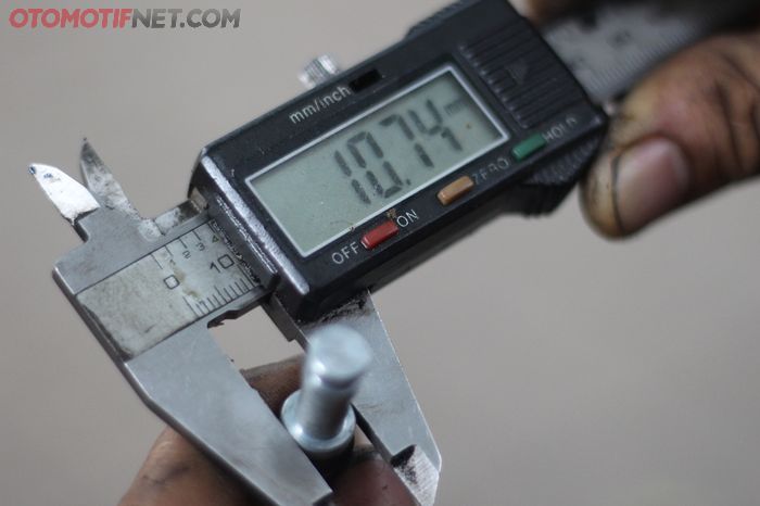  Yamaha Jupiter, mempunyai ukuran diameter 10,8 mm yang sama dengan CBR250R (Gbr.1)