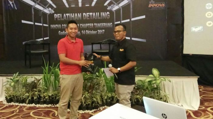 Pelatihan Detailing di kopdar Innova Community (IC)