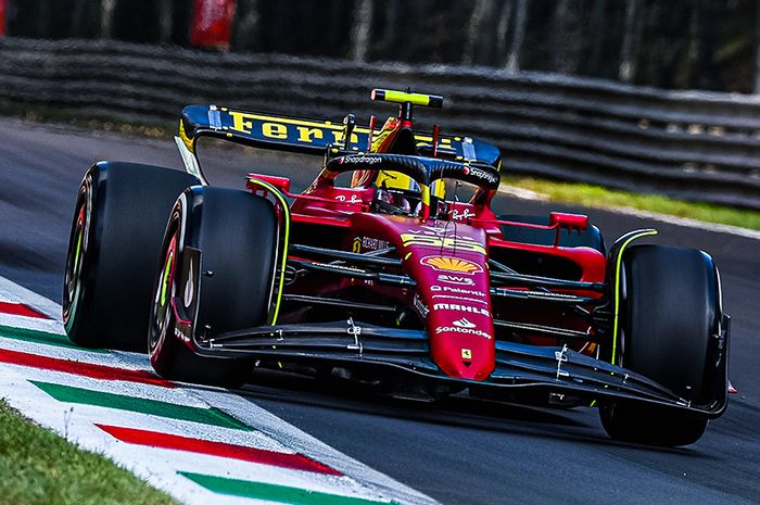 Carlos Sainz memimpin FP2 F1 Italia 2022