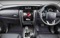 Mitsubishi Pajero Sport dan Toyota Fortuner Disuguhi Headunit Mirip Tesla, Harga Segini