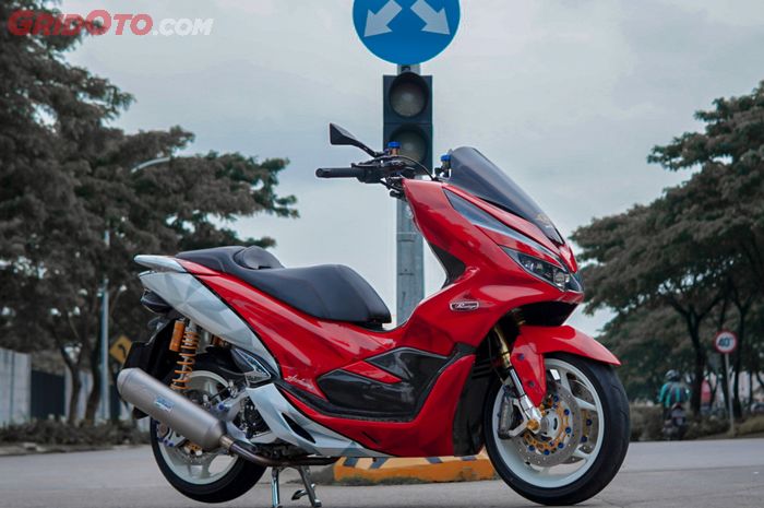 Modifikasi hedon Honda PCX150 body dibuat nyentrik dikombo kaki-kaki dan aksesoris mewah