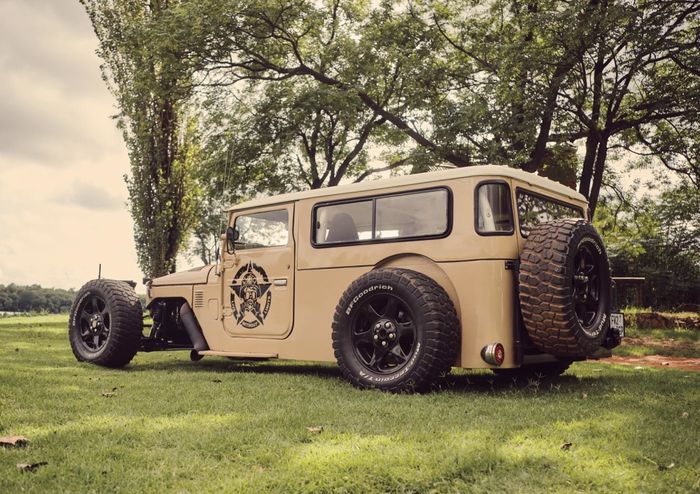 Modifikasi Toyota Land Cruiser FJ40 alias Hardtop dibikin ceper ala hot rod