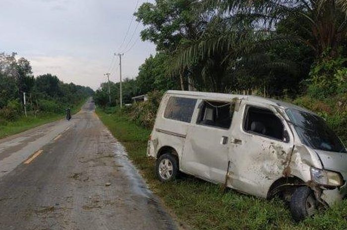 Daihatsu Gran Max kecelakaan hingga membuat pengemudi tewas di Jalan Raya Pangkalpinang - Muntok Desa Air Belo Kecamatan Muntok, Kabupaten Bangka Barat.