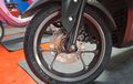 Wajib Tahu, Jangan Beli Ban Motor Baru yang Ditata Model Begini di Toko