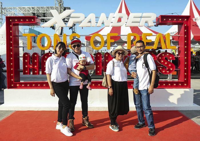 Peserta XploreXpander menghadiri Tons of Real Happiness di Makassar