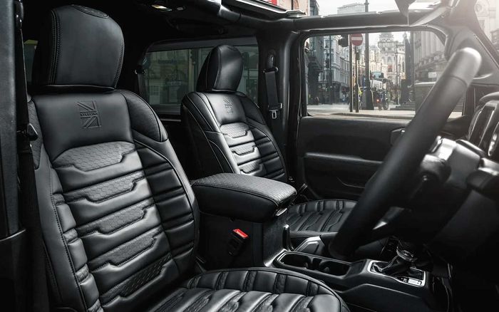 Tampilan interior Jeep Wrangler JL Launch Edition