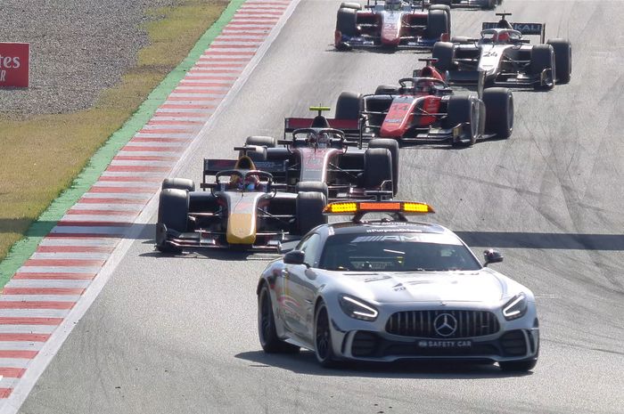 Safety car tiga kali masuk trek Barcelona pada race 1 F2 Spanyol 2020