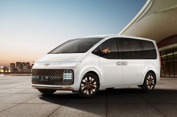The Hyundai Staria has been launched. There are 2 choices of models