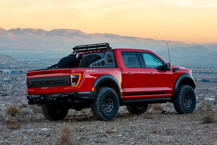 Tampilan belakang modifikasi Ford F-150 Raptor hasil garapan Shelby American