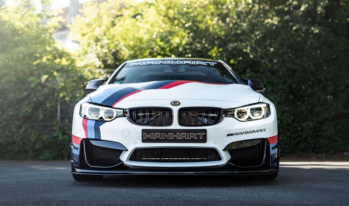 BMW M4 DTM Champion Edition  dengan livery khas divisi M kreasi Manhart