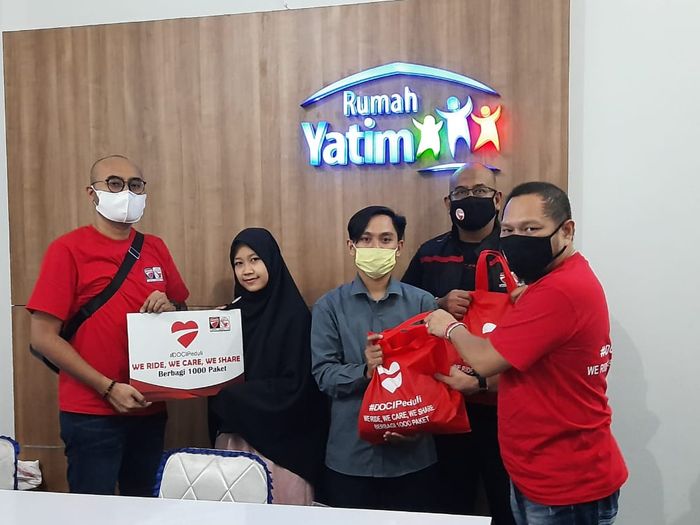 Ducati Owners Club Indonesia Turun Ke Jalan, Sebar Sembako Sebanyak 1.000 Paket