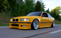 Tampilan Seksi BMW M3 E36 Kuning Pakai Body Kit Pandem dan Kaki Kandas
