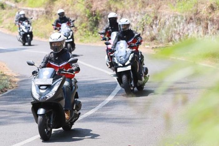 Sebab, saat turunan kecepatan motor bisa bertambah lebih kencang.