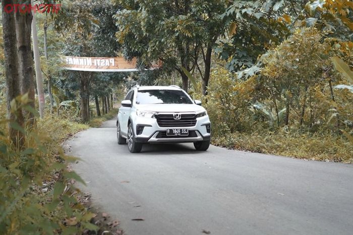 Cara Aman Lewati Tanjakan Pakai Mobil Matic.