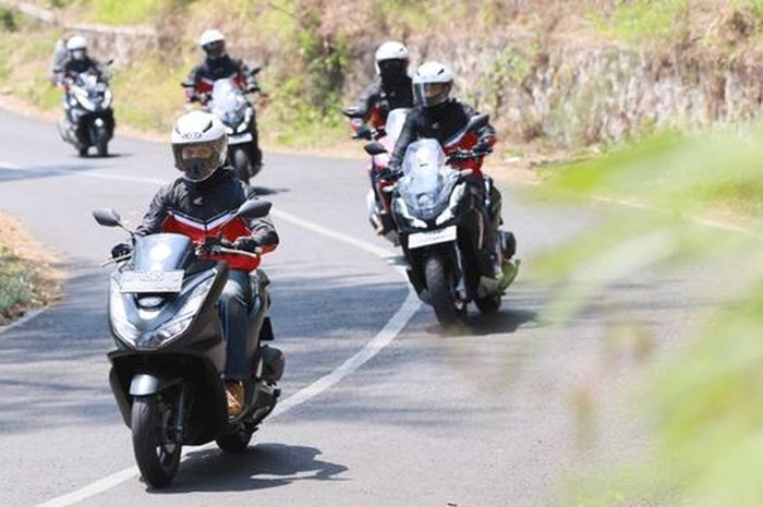 Begini cara gunakan rem CBS pada motor matic Honda saat melibas turunan agar tidak blong 