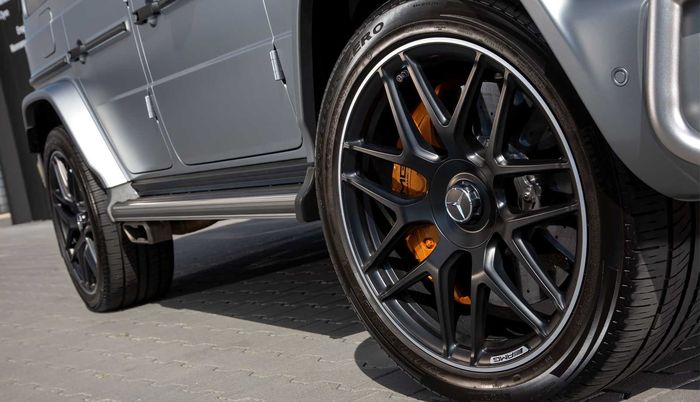 Sistem pengereman dengan rem berbahan carbon ceramic