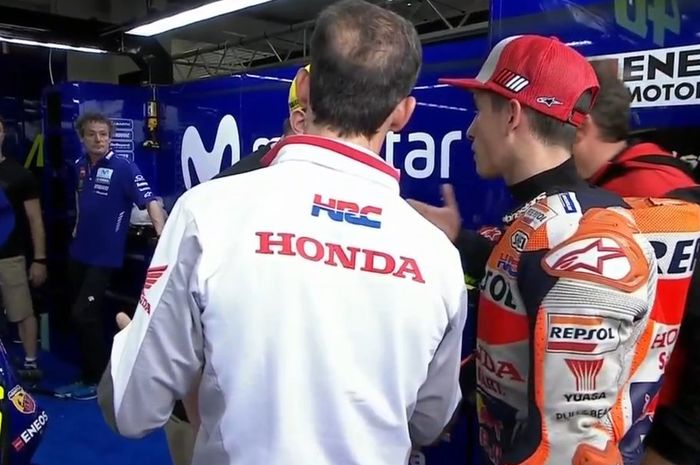 Marc Marquez saat berada di paddock Yamaha
