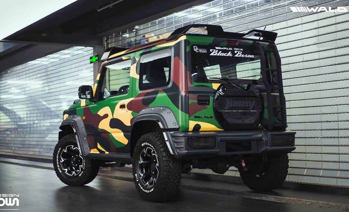 Tampilan depan Suzuki Jimny dengan body kit custom