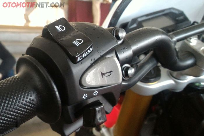 Saklar lampu dim Honda CRF150L