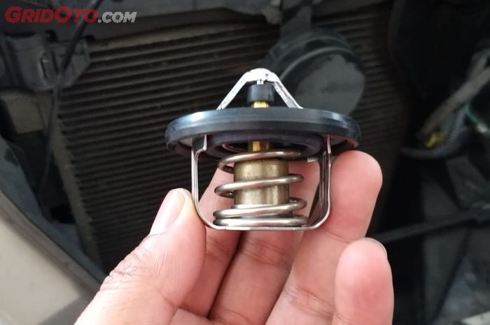 Thermostat Radiator Mobil Bermasalah, Pahami Ciri-cirinya Sob - GridOto.com